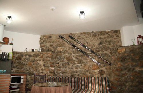 Guejar Sierra Apartment | Oceanfront Estudio Mirador: Pet-Friendly & Family Ready