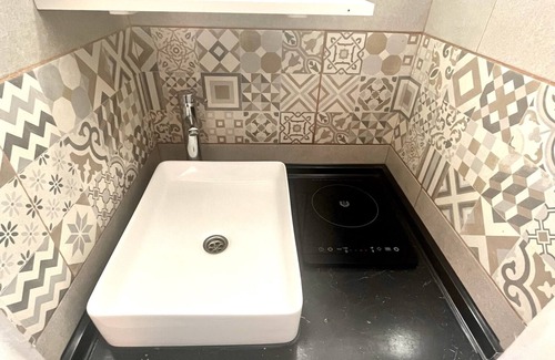 Mataro Apartment | Modern Studio with Kitchen and Private Bath - Pet Friendly
