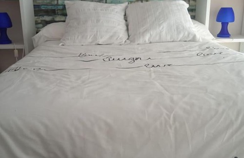 Ciudad Real Apartment | Inviting Studio with Private Terrace and Child-Friendly Space