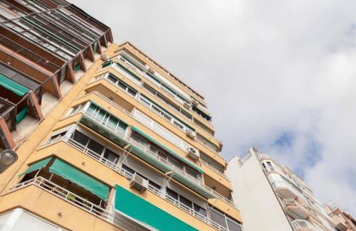 Raval Roig Apartment | Pet-Friendly Stay at Estudio Playa del Postiguet, Rated 8.5