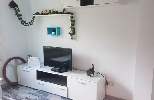 Valdesqui Apartment | Romantic Studio Retreat in Puerto De Navacerrada