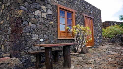 Tigaday Apartment | Oceanview Retreat: Estudio Rural de Piedra, Rated 9.1/10