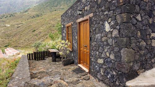 Tigaday Apartment | Oceanview Retreat: Estudio Rural de Piedra, Rated 9.1/10