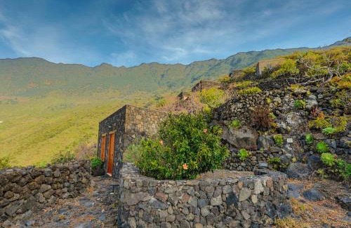 Tigaday Apartment | Oceanview Retreat: Estudio Rural de Piedra, Rated 9.1/10