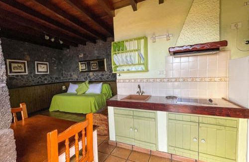 Tigaday Apartment | Oceanview Retreat: Estudio Rural de Piedra, Rated 9.1/10