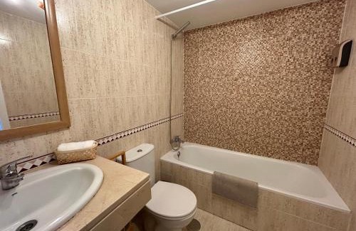 San Luis de Sabinillas Apartment | Cozy Estudio San Luis de Sabinillas: Family and Pet-Friendly
