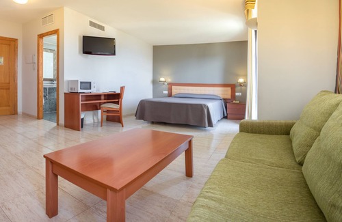 Vinaros Hotel | Inviting Estudios RH Vinaros Playa with Pool & Spa Access