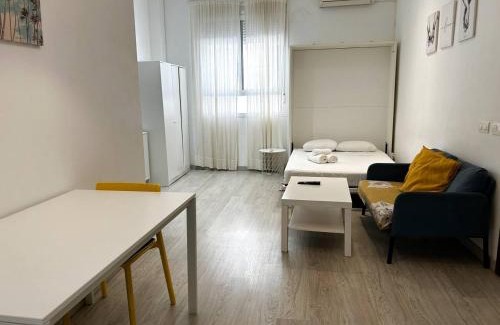 Lagunillas Apartment | Cozy Studio Near Plaza La Merced with Family-Friendly Amenities
