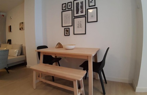 San Felipe Neri Apartment | Stylish Estupendo Estudio with Kitchen & Family-Friendly Perks
