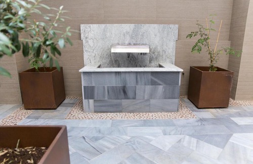 San Felipe Neri Apartment | Stylish Estupendo Estudio with Kitchen & Family-Friendly Perks