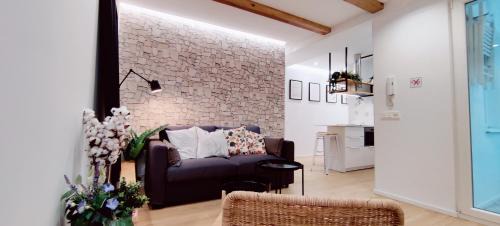 Old Town Apartment | Ideal 2-Bedroom Apartment on Gran Vía with Wifi & A/C