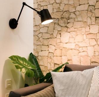 Old Town Apartment | Ideal 2-Bedroom Apartment on Gran Vía with Wifi & A/C