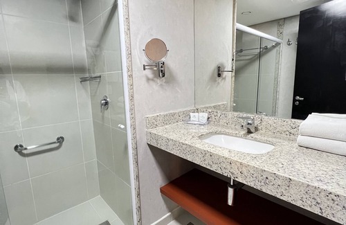 Recreio dos Bandeirantes Hotel | Discover eSuites Hotel Recreio Shopping with Spa & Pool