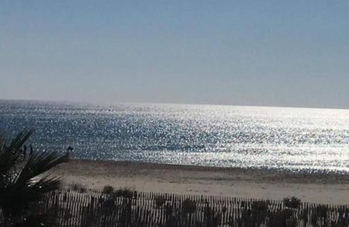 Korba Apartment | Oceanfront Retreat: Family-Friendly Stay at Korba Plage
