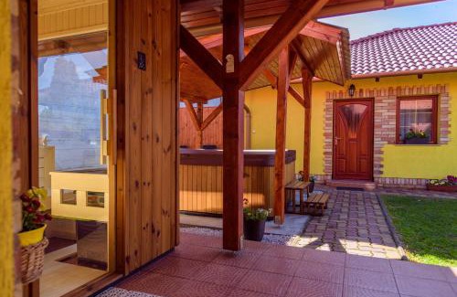 Morahalom House | Unforgettable Etelka Vendégház Mórahalom with Ocean Views