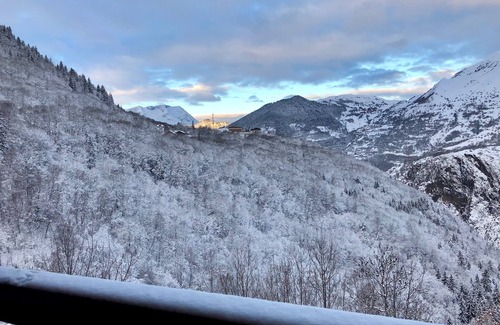Mont-de-Lans Apartment | Beautiful Eterlou Les 2 Alpes: 4-Bedroom Apartment Near Slopes
