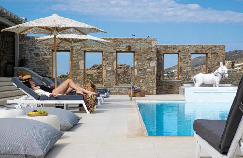 Xilokeratidi Villa | Idyllic Oceanfront Villa Mykonos with Pool & Pet-Friendly