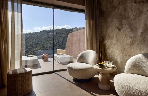 Psarou Hotel | Elegant Ethereum Mykonos: 5-Star Retreat with Premium Amenities
