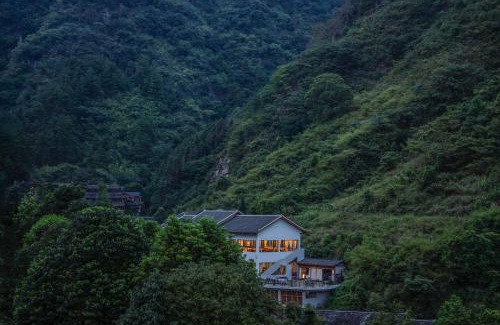 Yongding House | Inviting Comfort at Zhangjiajie Home - Rated 10/10