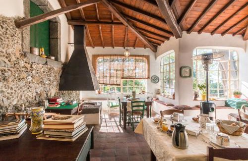 Santa Venerina Bed & Breakfast | Pet-Friendly B&B La Casa di Pippinitto with Ocean Views
