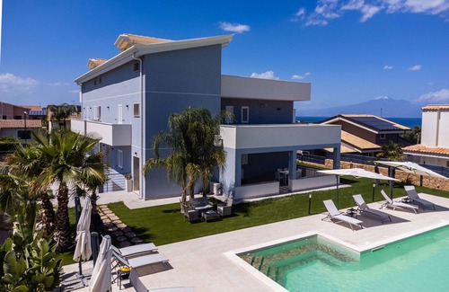 Brucoli Apartment | Experience Ippocampo di Mare at Etna Mare Apt Retreat
