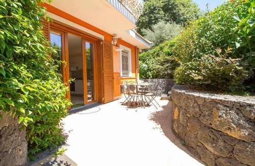 Trecastagni Apartment | Etna Royal View: Garden-View Apartment with Great Amenities