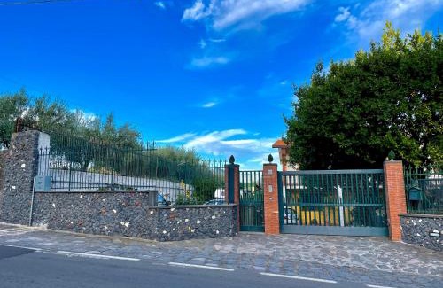 Trecastagni House | Guest Rated: Etna Tell with Breakfast & Child-Friendly Perks