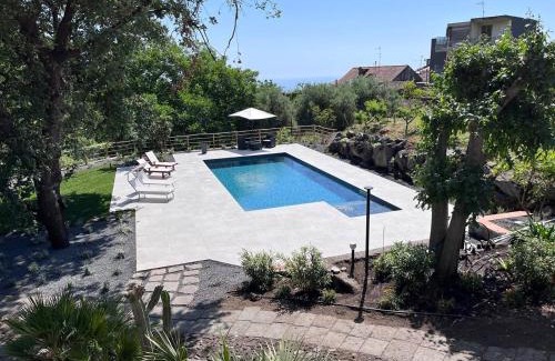 Linera House | Experience Etna tra le Querce: Pet-Friendly & Family Fun