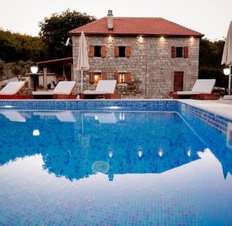 Pricelje Apartment | Idyllic Etno Villa Mokanji: Oceanfront Oasis with Pool