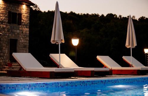 Pricelje Apartment | Idyllic Etno Villa Mokanji: Oceanfront Oasis with Pool