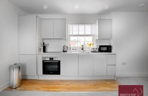 Windsor Apartment | Stylish Eton Apartment with Parking - Ideal for Families & Pets