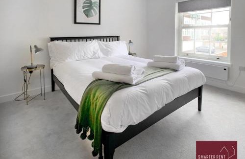 Windsor Apartment | Stylish Eton Apartment with Parking - Ideal for Families & Pets