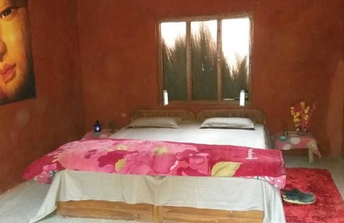 Dalhousie Hotel | ETU Adventures Homestay: Family-Friendly with Pool & Dining