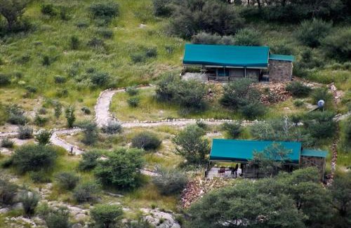 Karibib Cabin | Discover Etusis Lodge: Family-Friendly with Pool & Breakfast