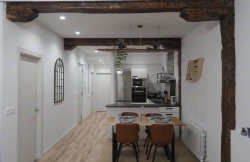 Bilbao Old Town Apartment | Family-Friendly Etxe Maitia Flat for Home Office Retreat