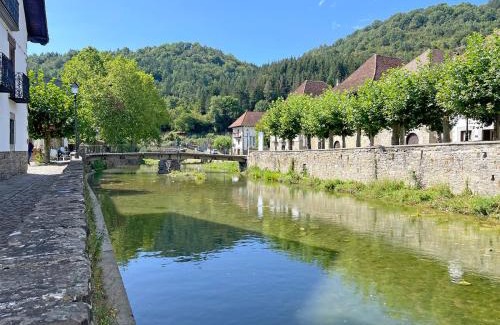 Ochagavia Apartment | Child-Friendly Etxetxikia - Guest Rated 10/10 Experience