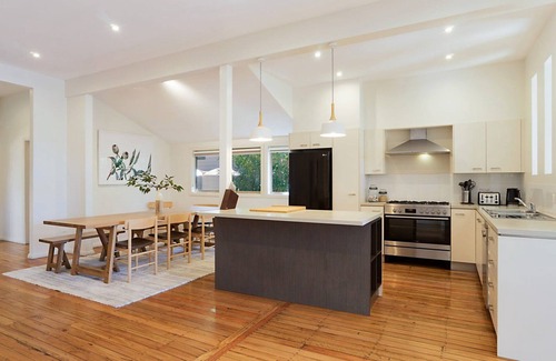 Killcare House | Pet-Friendly Eucalyptus Beach House - Guest Rated 9.8/10