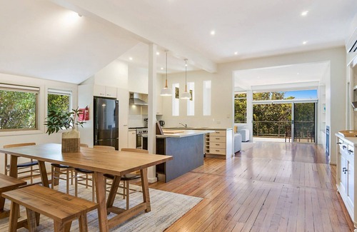 Killcare House | Pet-Friendly Eucalyptus Beach House - Guest Rated 9.8/10