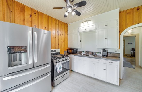 Eufaula House | Eufaula Getaway w/Patio, Walk to Beach + Marina!