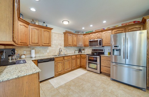 Eufaula Cottage | Relax at Eufaula Oasis: Screened Porch & Ocean Views Await!