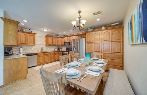 Eufaula Cottage | Relax at Eufaula Oasis: Screened Porch & Ocean Views Await!