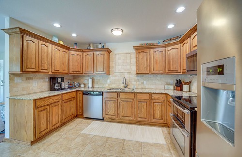 Eufaula Cottage | Relax at Eufaula Oasis: Screened Porch & Ocean Views Await!
