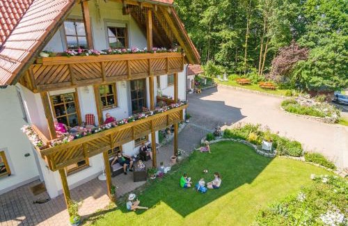 Altenkunstadt Apartment | Pet-Friendly Escape at Eulenberghof Kraus - Rated 8.9/10