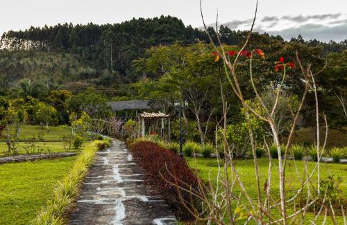 Alaotra Mangoro Hotel | Discover Eulophiella: Family-Friendly Retreat with Breakfast