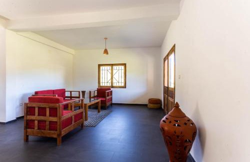 Alaotra Mangoro Hotel | Discover Eulophiella: Family-Friendly Retreat with Breakfast