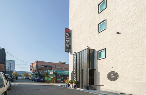 Eumseong Hotel | Discover Eumseong Hotel Luem: Hot Tub & Breakfast Included