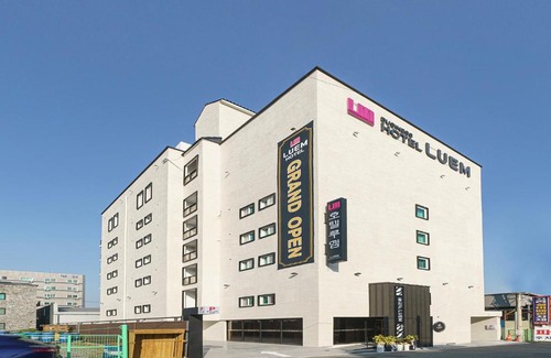 Eumseong Hotel | Discover Eumseong Hotel Luem: Hot Tub & Breakfast Included
