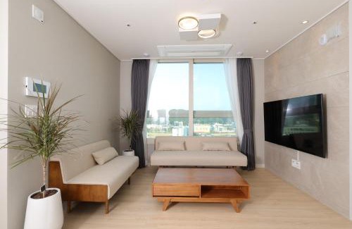 Bongmyeong-dong Apartment | Eunhasu D&M Residence