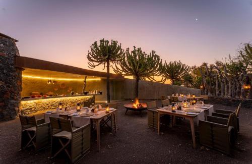 Mashatu Game Reserve Cabin | Experience Euphorbia Mashatu with Pool and Hot Tub Access