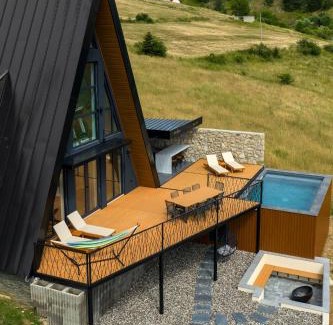 Babanovac Ski Chalet | Unforgettable Euphoria Villa: Hot Tub & Family-Friendly Stay